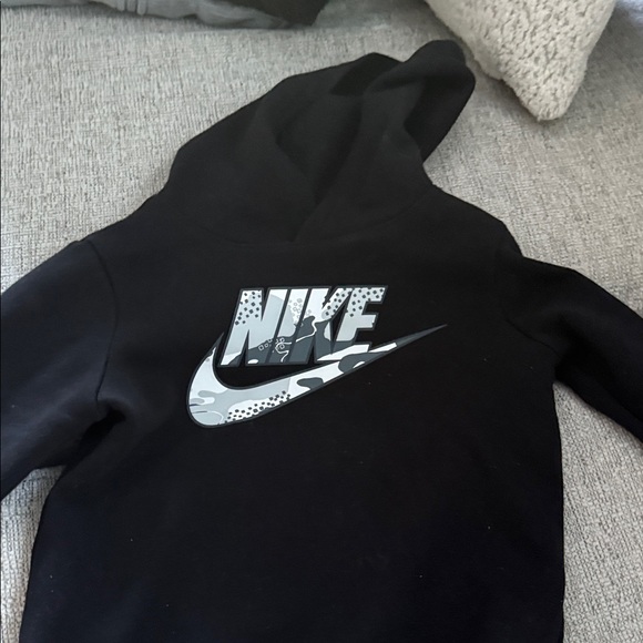 Nike Kids Black Hoodie with Graphic Logo - Picture 1 of 1